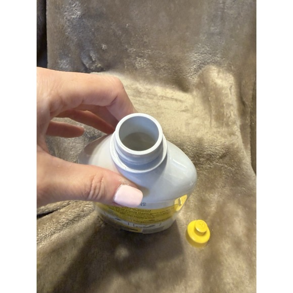 Pledge Clean It Gentle Wood Floor Cleaner Lemon 27oz Discontinued HTF - Picture 3 of 3